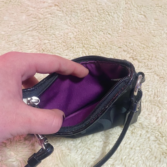 RARE COACH Poppy Embossed Small Black Satin/Leather Wristlet 💜🖤 - Picture 8 of 9